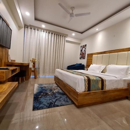 Hotel Golf View Sakura-Golf Course Road Gurgaon Bagian luar foto