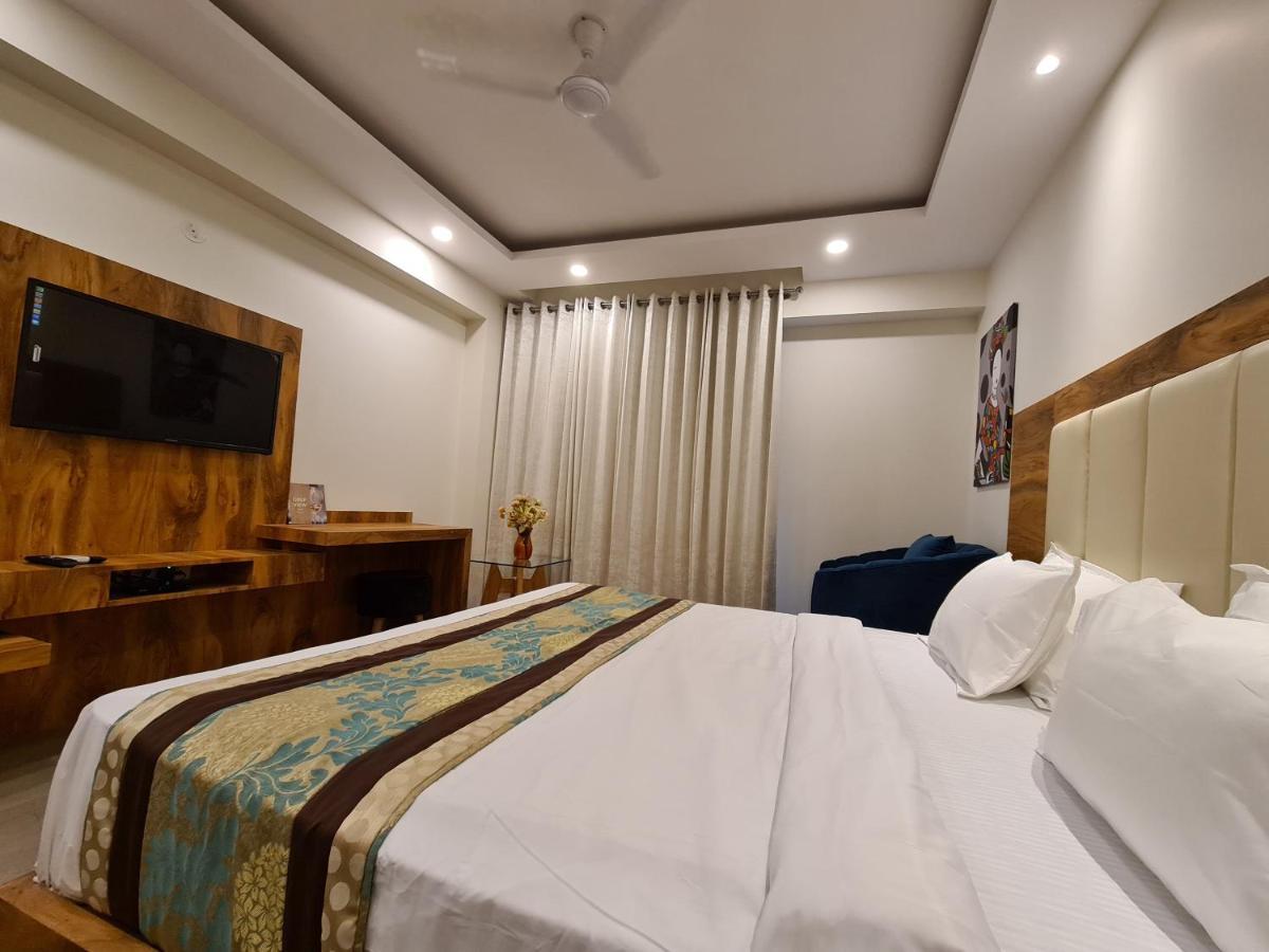 Hotel Golf View Sakura-Golf Course Road Gurgaon Bagian luar foto