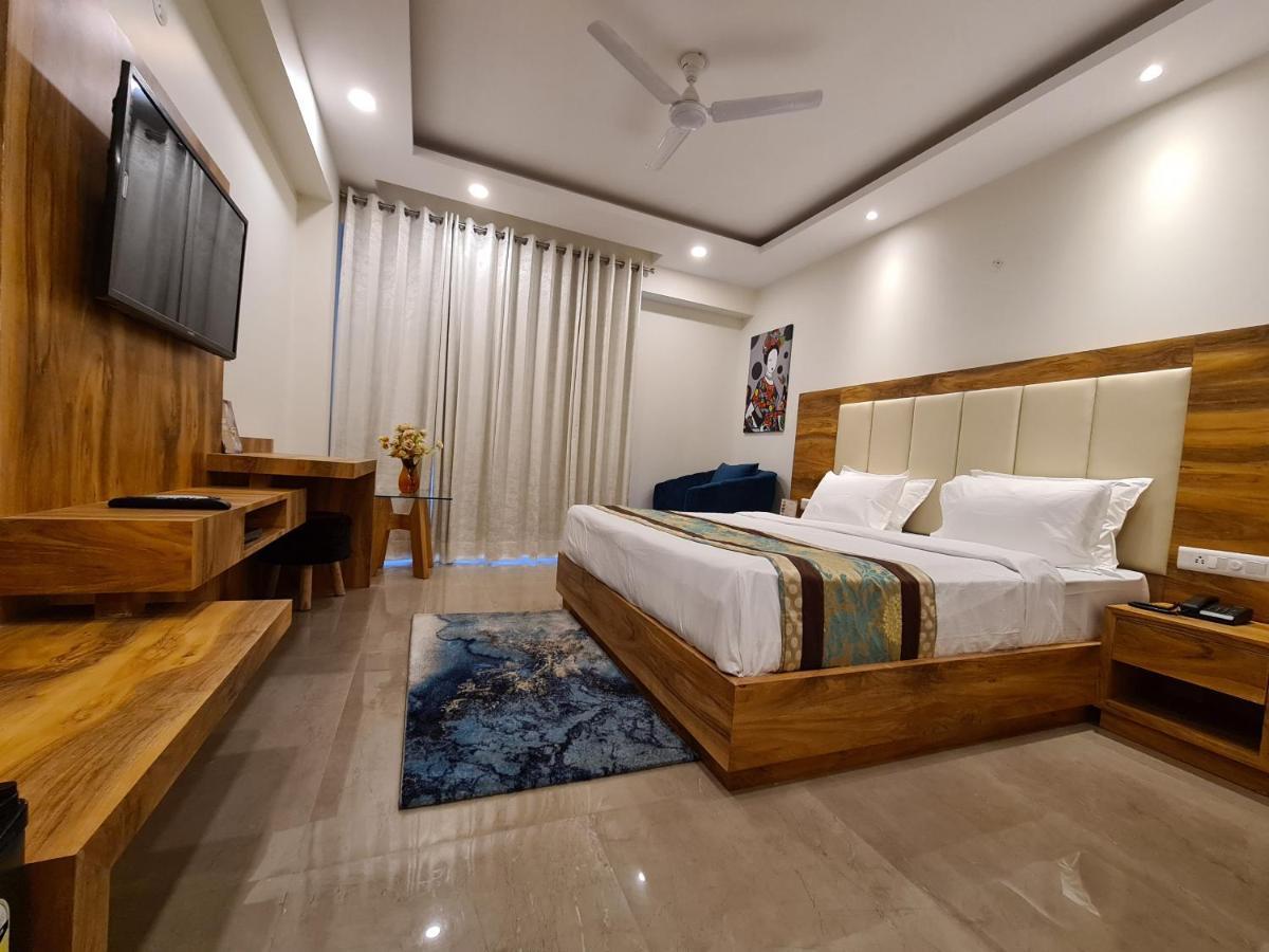 Hotel Golf View Sakura-Golf Course Road Gurgaon Bagian luar foto
