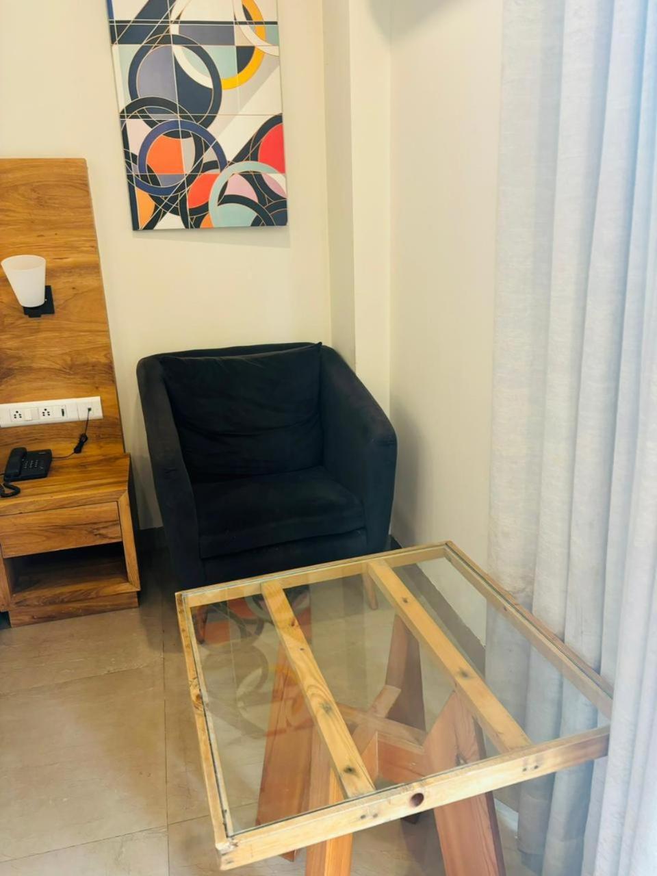 Hotel Golf View Sakura-Golf Course Road Gurgaon Bagian luar foto