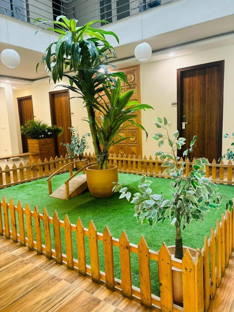 Hotel Golf View Sakura-Golf Course Road Gurgaon Bagian luar foto